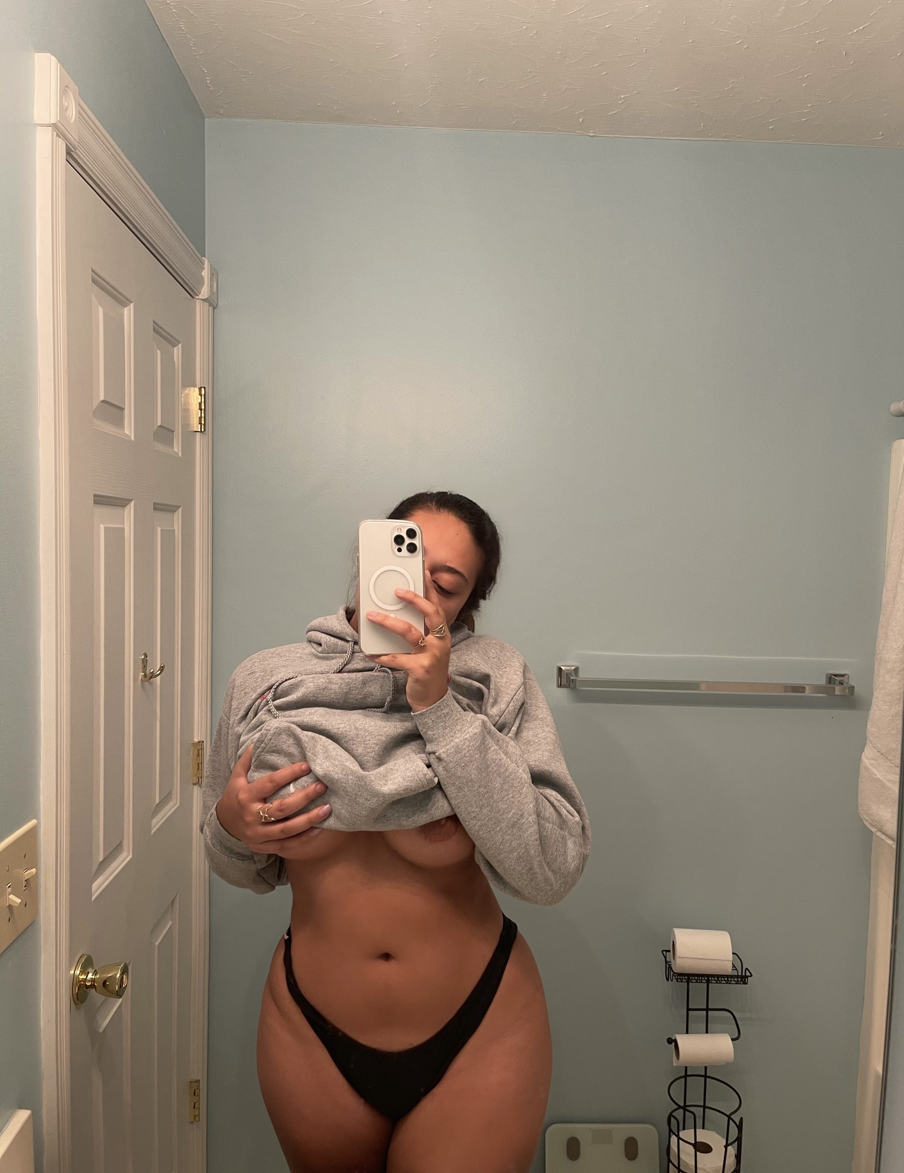 PrivateAvocado - Exploring into the Core of Her Wild Nature